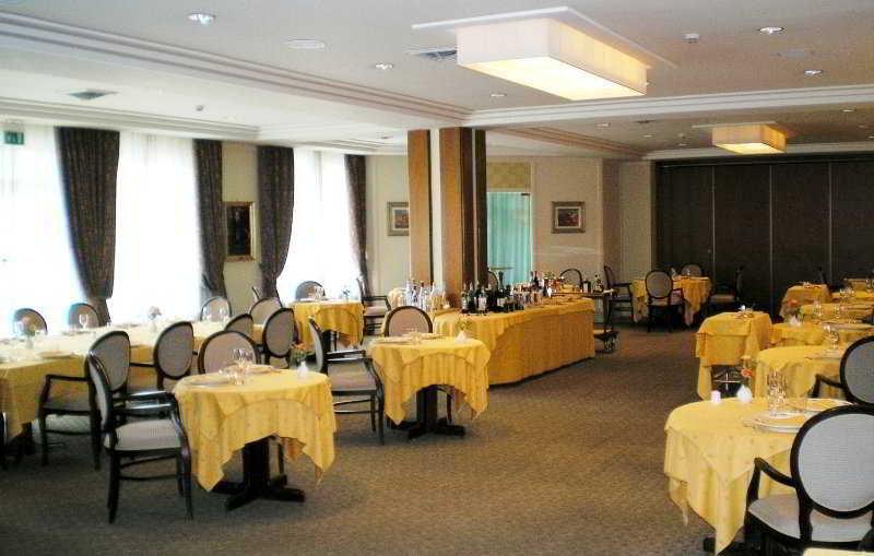 Perugia Plaza Hotel Restaurant photo