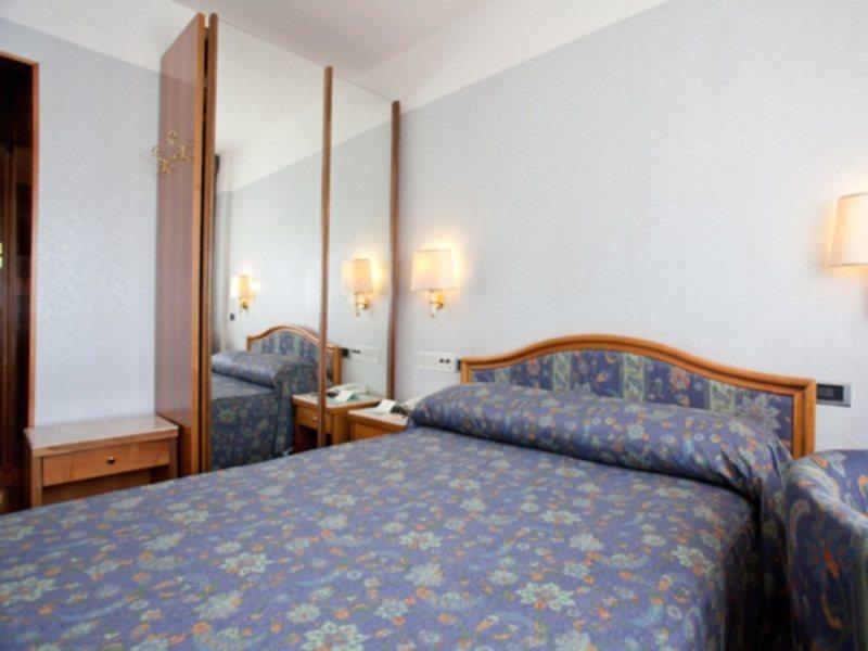 Perugia Plaza Hotel Room photo